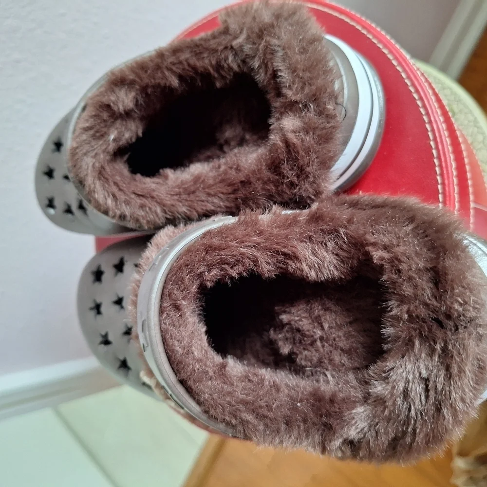 Brown Star Cutout Clogs with Fur Lining